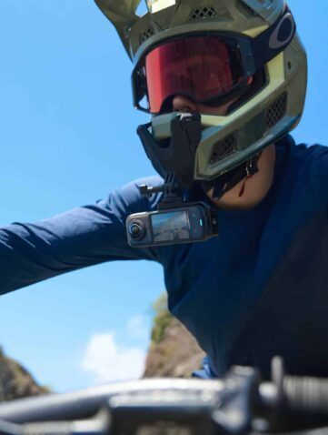Enduriste avec caméra embarquée